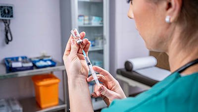 Нарколог готовит агломинал Нарколог готовит агломинал
